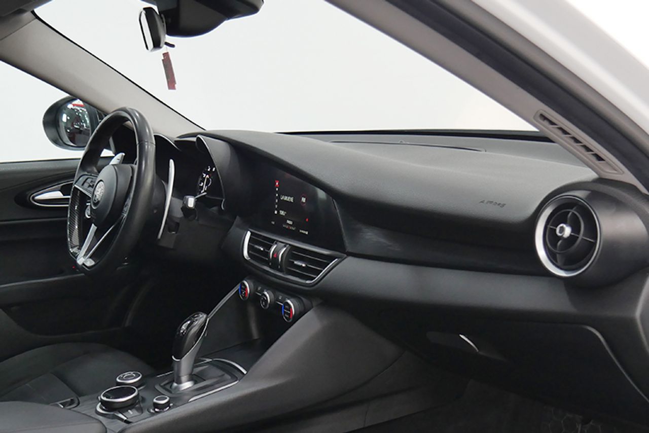 Imagen extra de Alfa Romeo Giulia 2.0 Gasolina 147kW (200CV) Giulia AT
