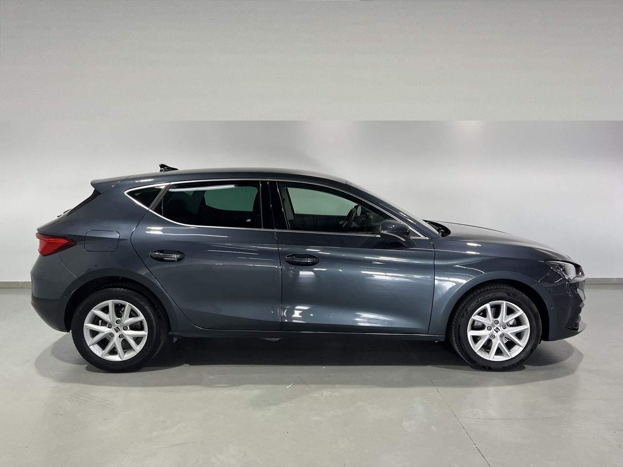 Seat Leon 1.5 ETSI MHEV 85KW STYLE 25 ANIV DSG 5P - foto 3