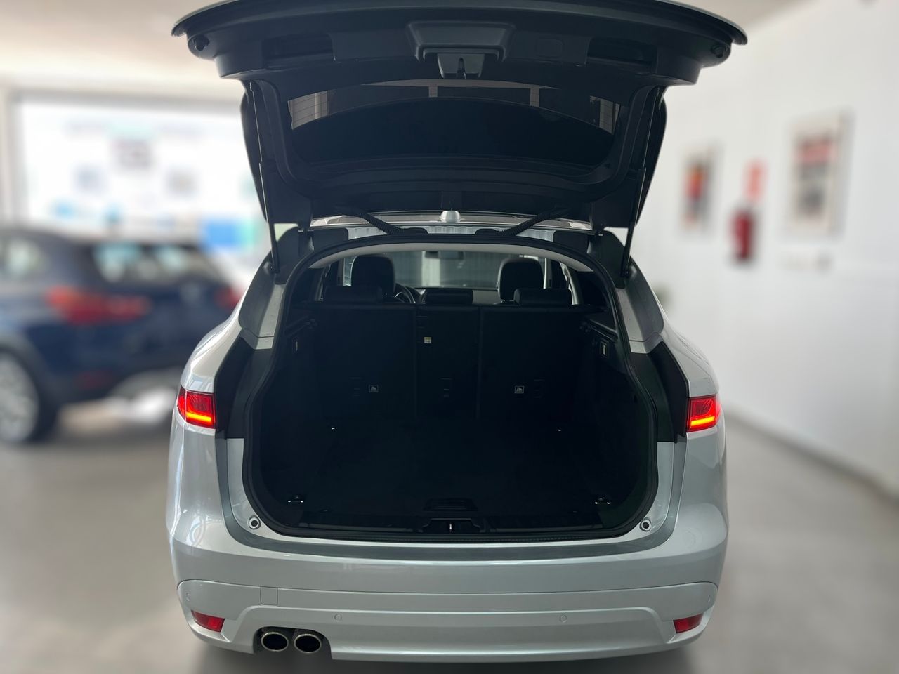 Jaguar F-Pace R SPORT DIESEL 180CV 4X4  - Foto 2