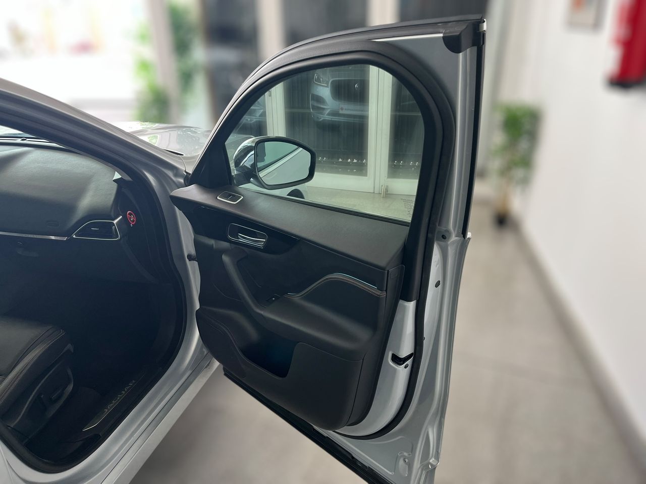 Jaguar F-Pace R SPORT DIESEL 180CV 4X4  - Foto 2