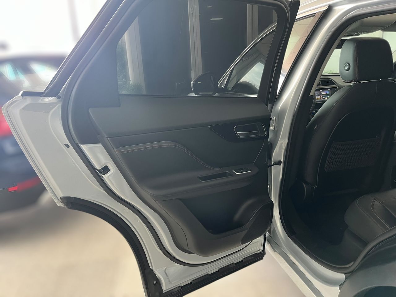 Jaguar F-Pace R SPORT DIESEL 180CV 4X4  - Foto 2