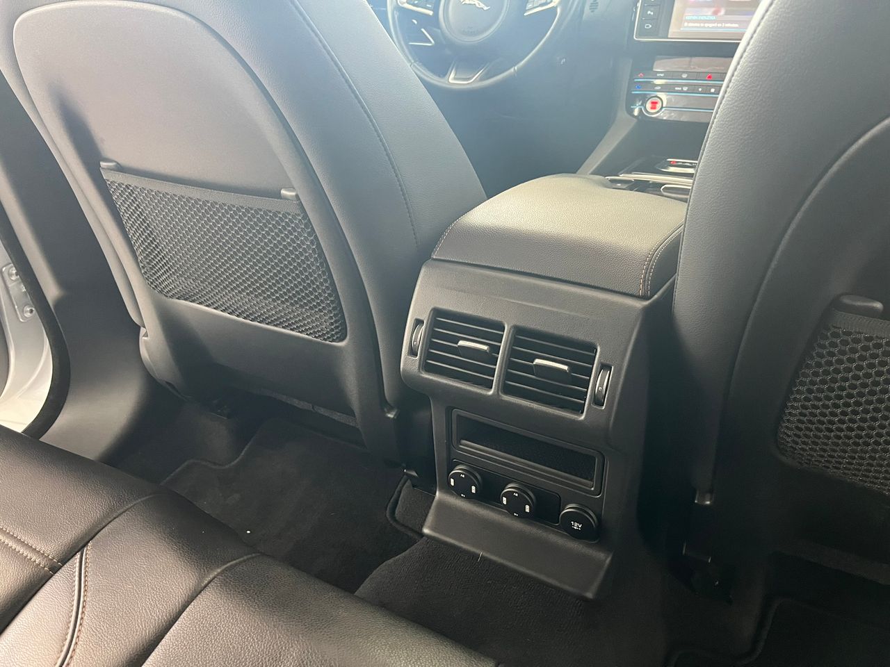 Jaguar F-Pace R SPORT DIESEL 180CV 4X4  - Foto 2