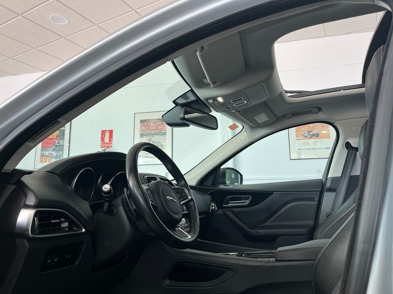 Jaguar F-Pace R SPORT DIESEL 180CV 4X4  - Foto 2