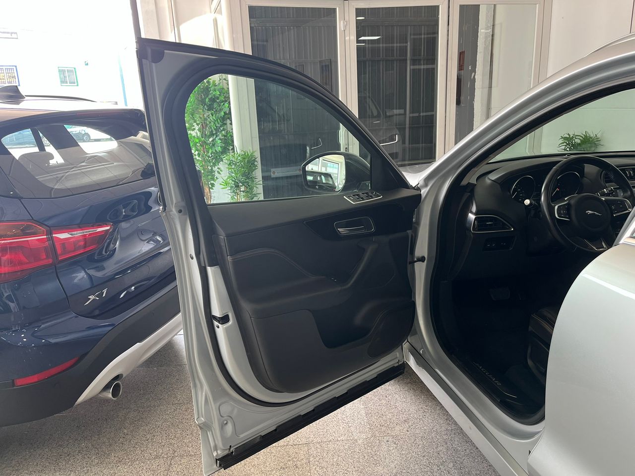 Jaguar F-Pace R SPORT DIESEL 180CV 4X4  - Foto 2