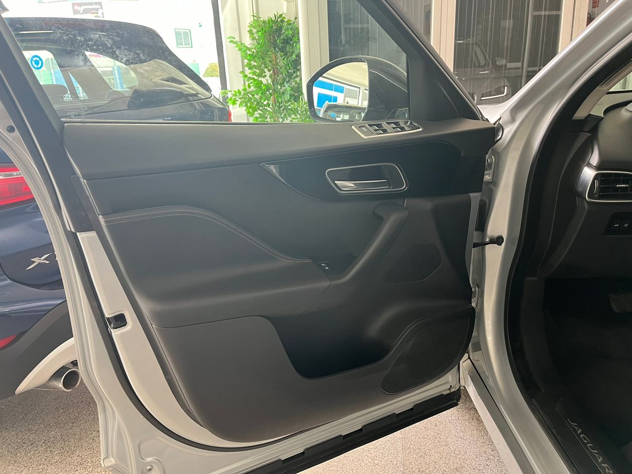 Jaguar F-Pace R SPORT DIESEL 180CV 4X4  - Foto 2