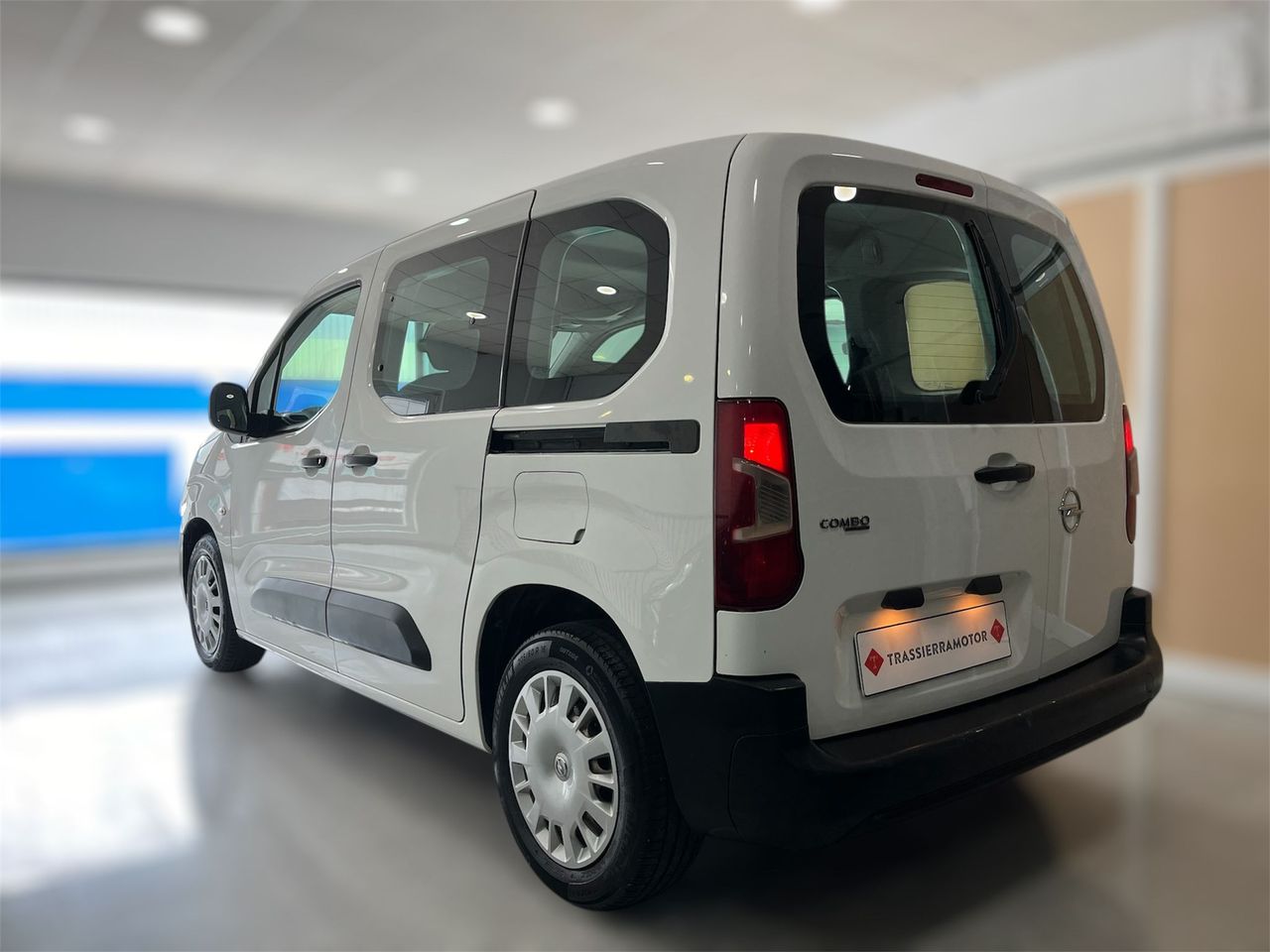 Opel Combo Life 1.5TD S/S Expression L 100  - Foto 2