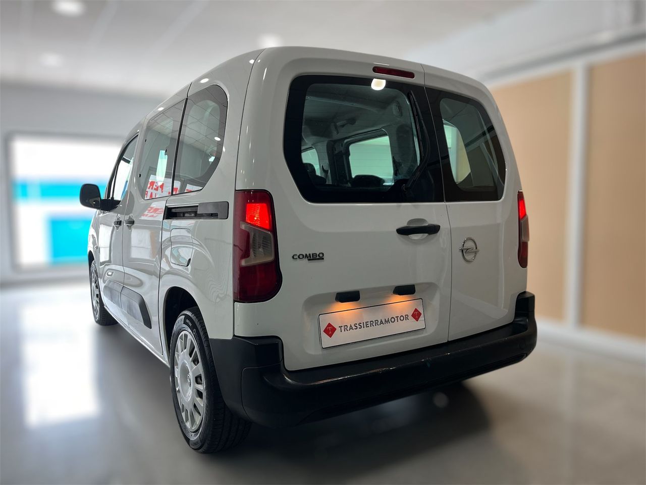 Opel Combo Life 1.5TD S/S Expression L 100  - Foto 2