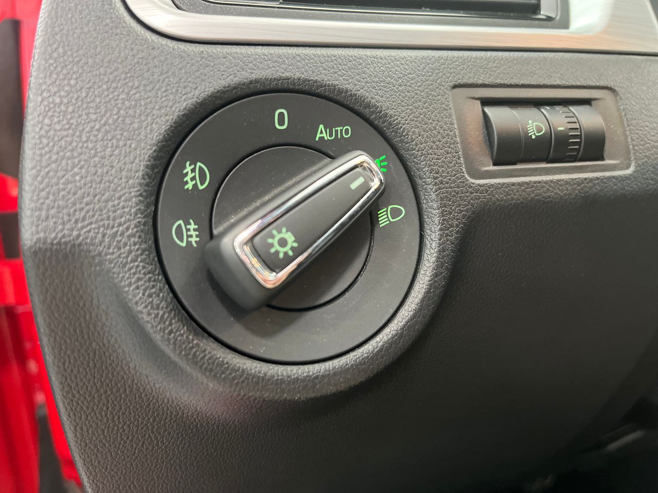 Skoda Rapid 1.6 TDI AMBITION 1.6 TDI - Foto 2