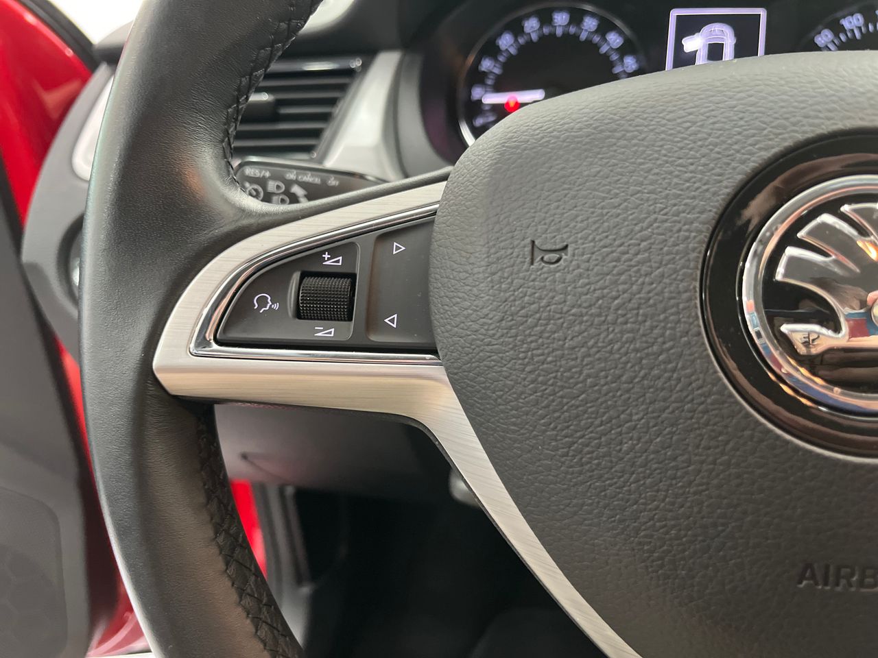 Skoda Rapid 1.6 TDI AMBITION 1.6 TDI - Foto 2