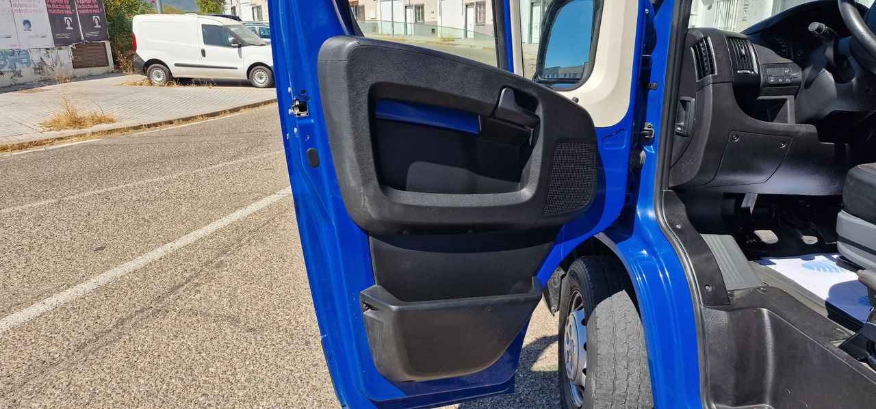 Peugeot Boxer 2.2 HDI 140CV CARROZADO 20m Cubicos  - Foto 2