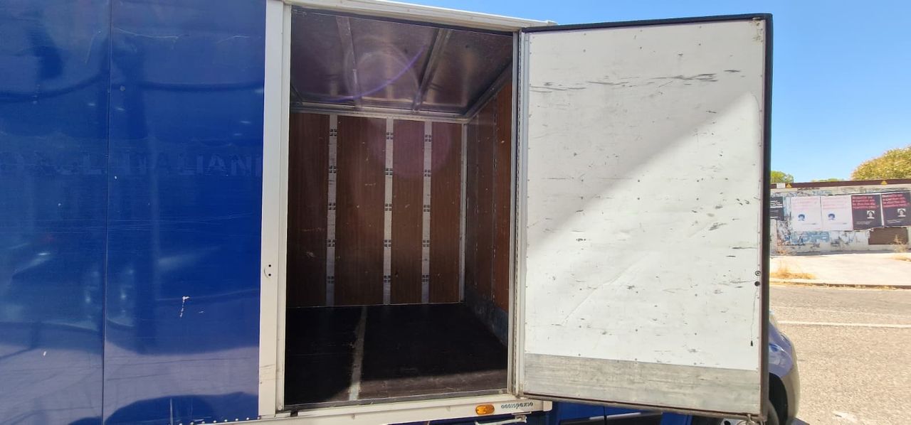 Peugeot Boxer 2.2 HDI 140CV CARROZADO 20m Cubicos  - Foto 2