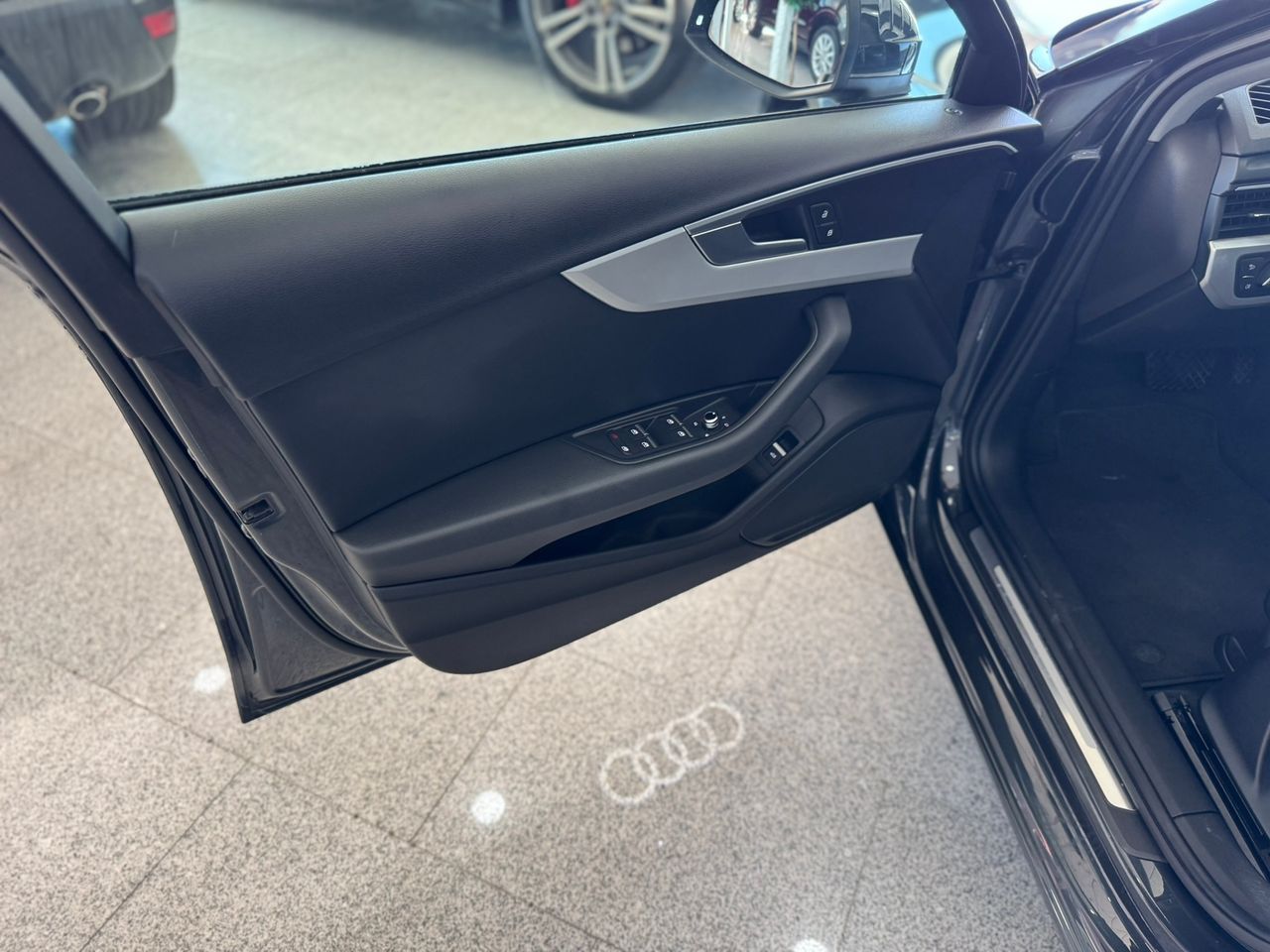 Audi A4 AVANT 2.0 TDI SPORT S-TRONIC  - Foto 2