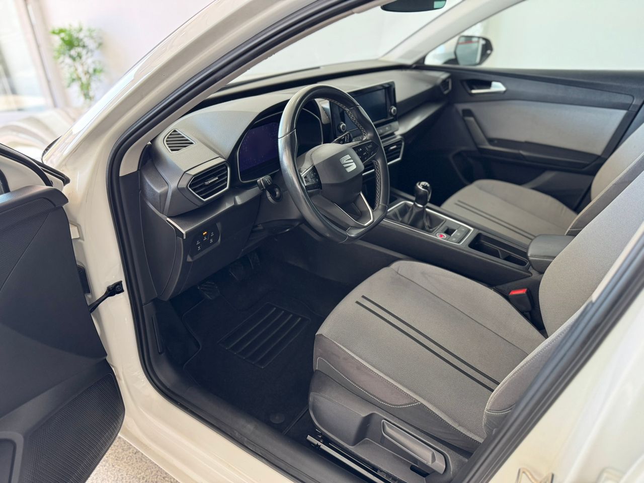 Seat Leon 2.0 TDI STYLE GO 2021  - Foto 2