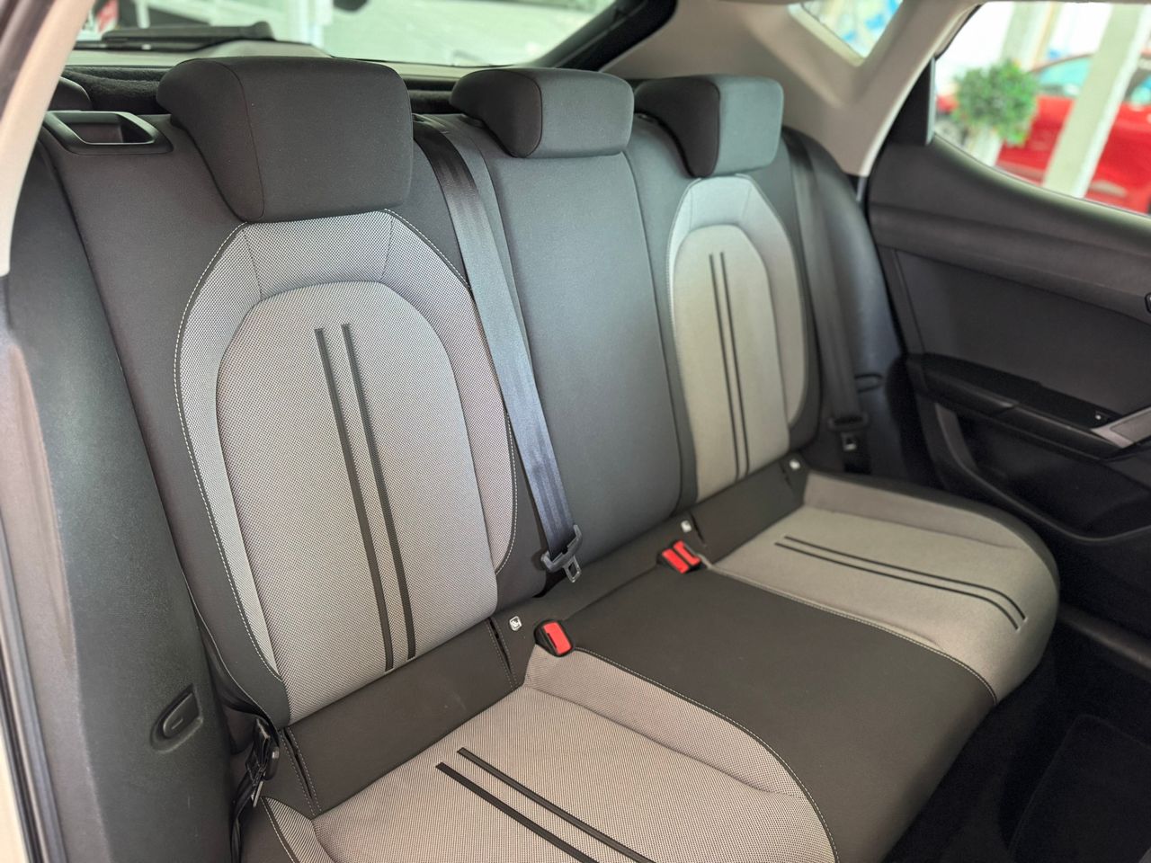 Seat Leon 2.0 TDI STYLE GO 2021  - Foto 2