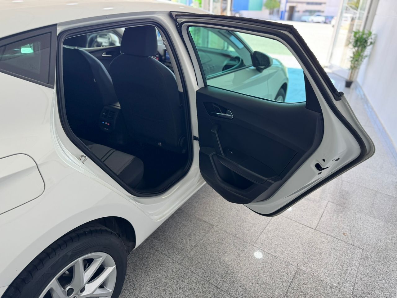 Seat Leon 2.0 TDI STYLE GO 2021  - Foto 2