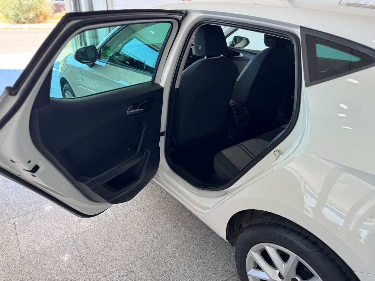 Seat Leon 2.0 TDI STYLE GO 2021  - Foto 2