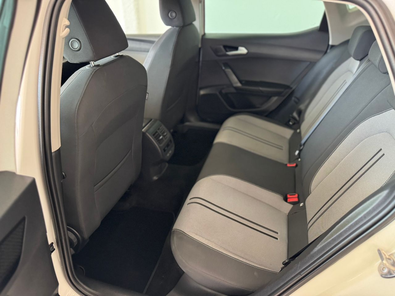 Seat Leon 2.0 TDI STYLE GO 2021  - Foto 2