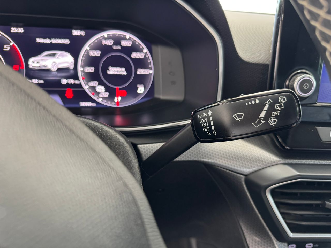 Seat Leon 2.0 TDI STYLE GO 2021  - Foto 2