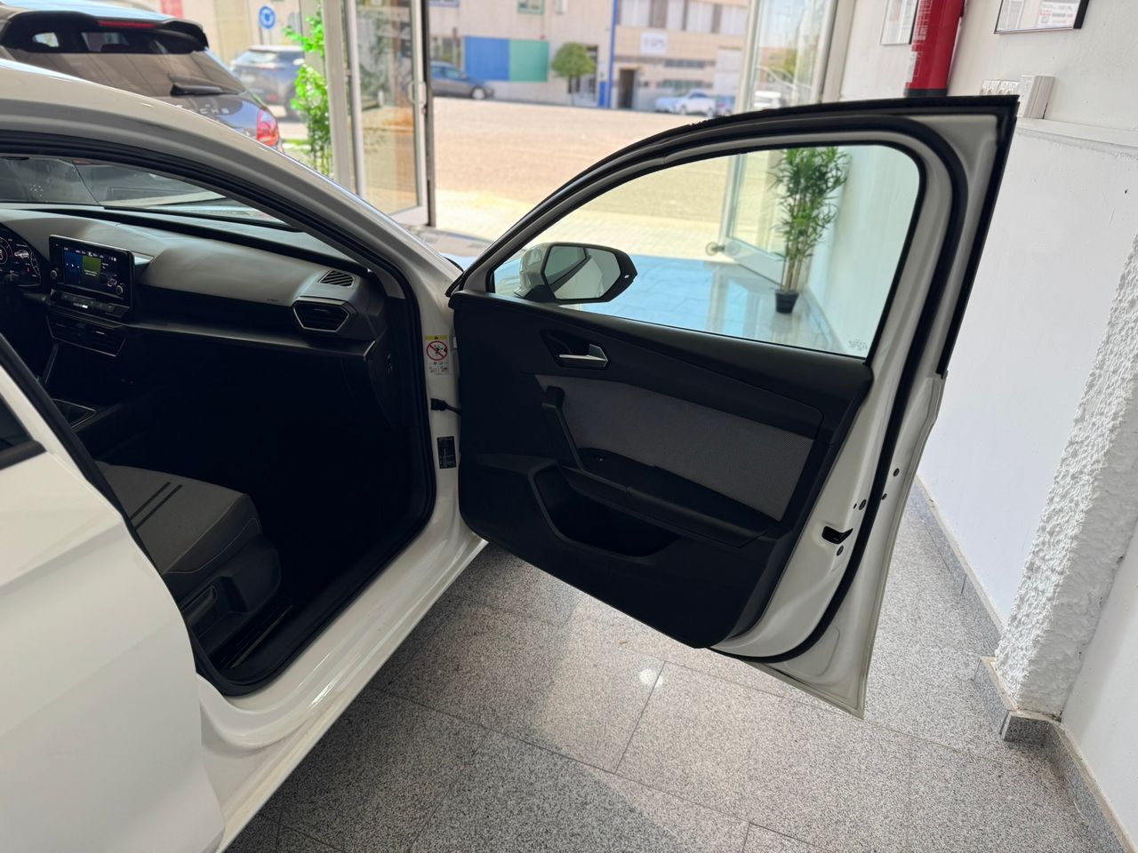 Seat Leon 2.0 TDI STYLE GO 2021  - Foto 2