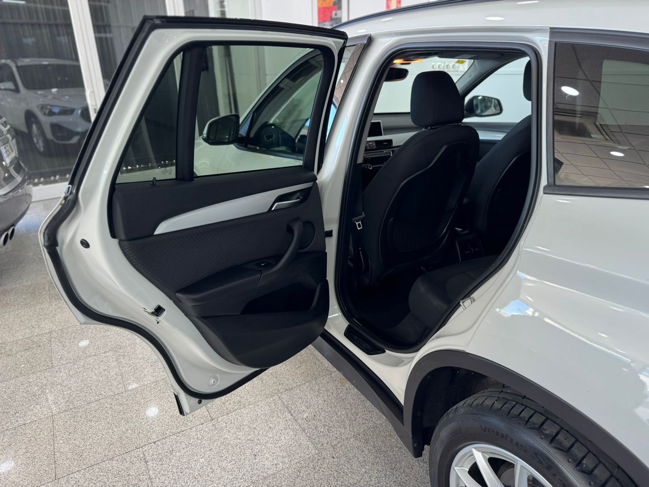 BMW X1 18D sDRIVE 150CV  AUTOMÁTICO ADVANTAGE RESTYLING  - Foto 2