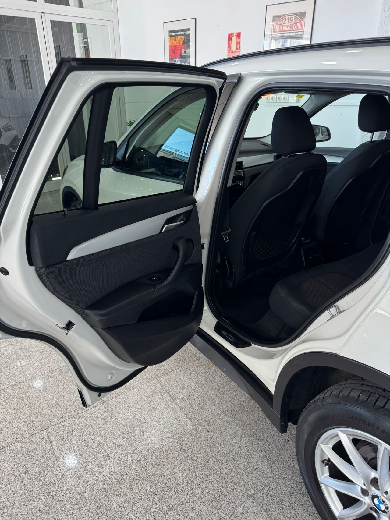 BMW X1 18D sDRIVE 150CV  AUTOMÁTICO ADVANTAGE RESTYLING  - Foto 2