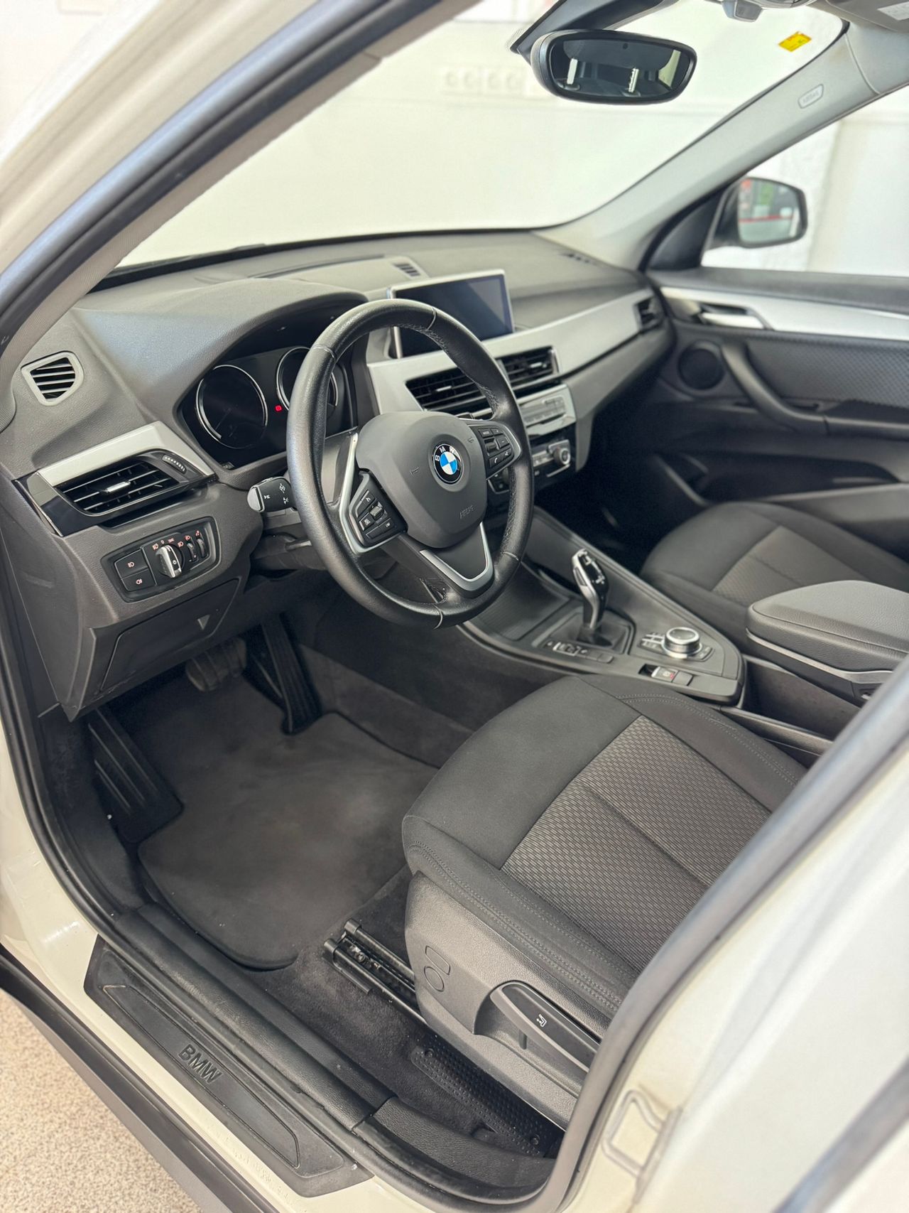 BMW X1 18D sDRIVE 150CV  AUTOMÁTICO ADVANTAGE RESTYLING  - Foto 2