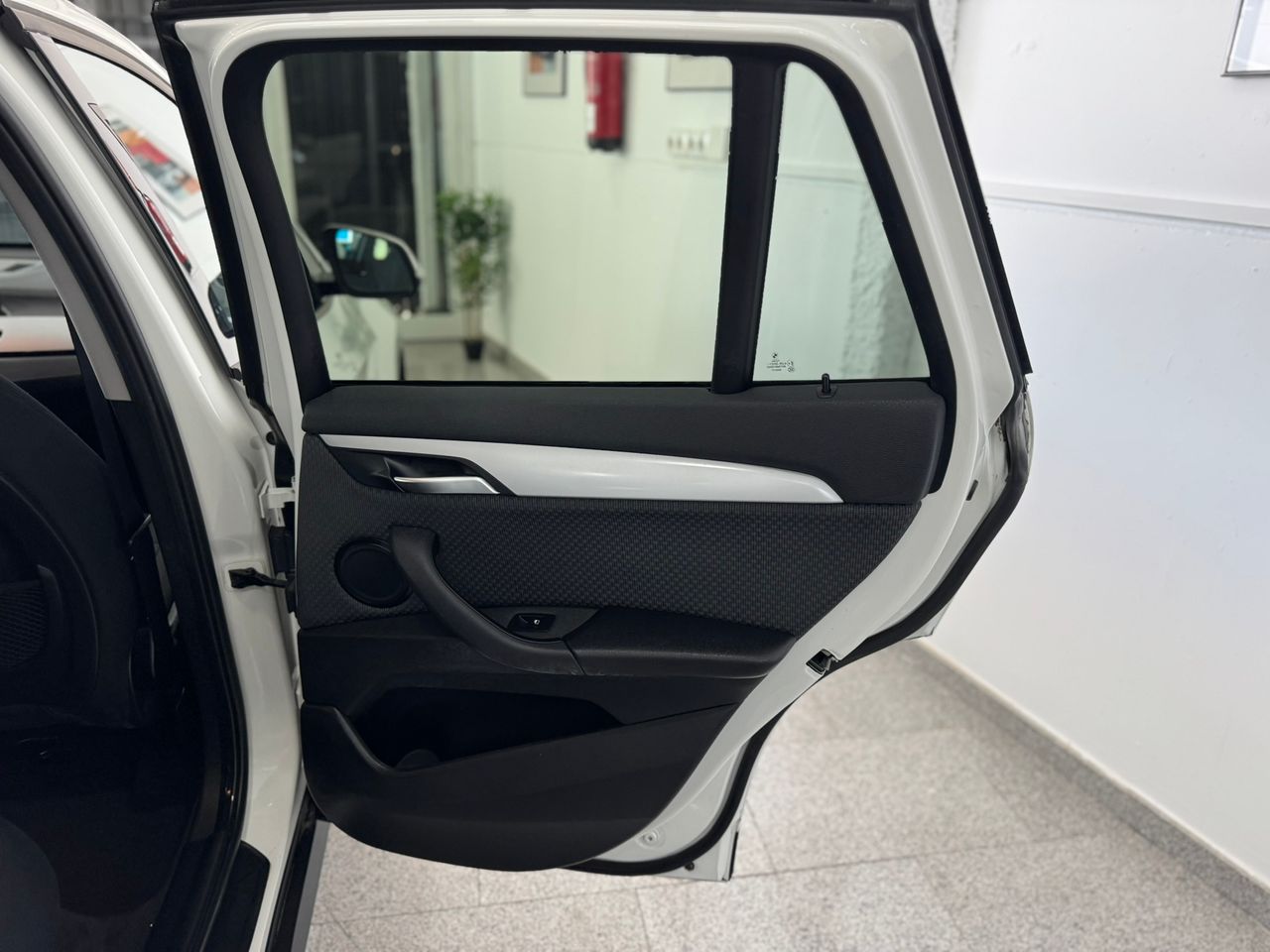 BMW X1 18D sDRIVE 150CV  AUTOMÁTICO ADVANTAGE RESTYLING  - Foto 2