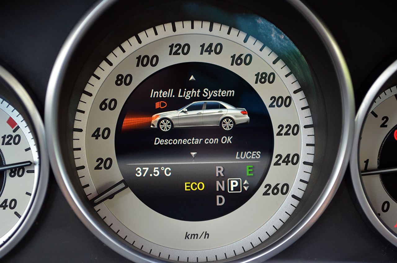 Mercedes Clase E 220 Cdi Avantgarde 7G-Tronic 170cv  - Foto 35