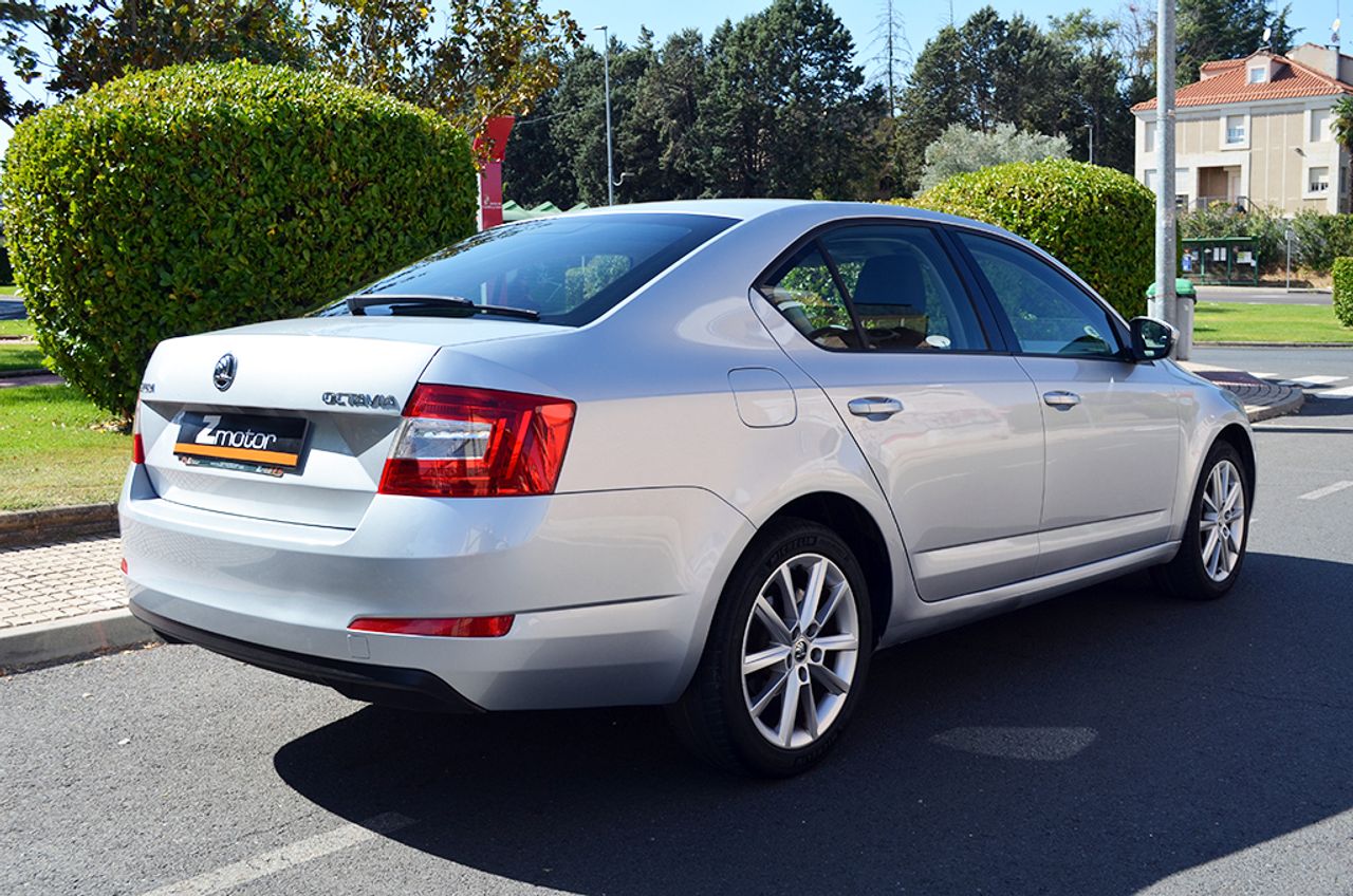 Skoda Octavia 1.6 Tdi 105cv Ambition - Foto 4