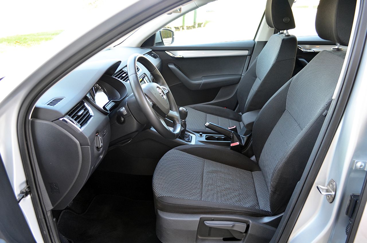 Skoda Octavia 1.6 Tdi 105cv Ambition - Foto 8
