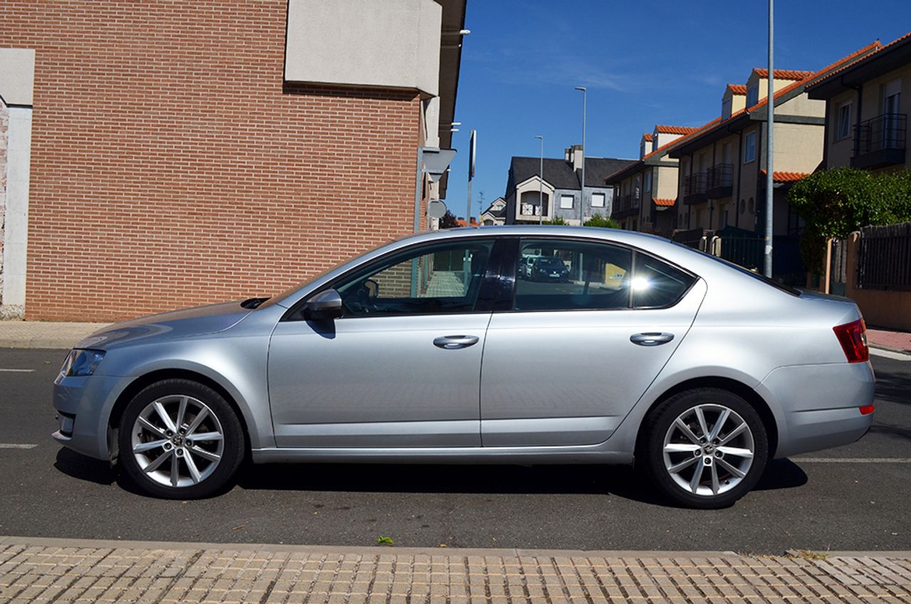 Skoda Octavia 1.6 Tdi 105cv Ambition - Foto 43