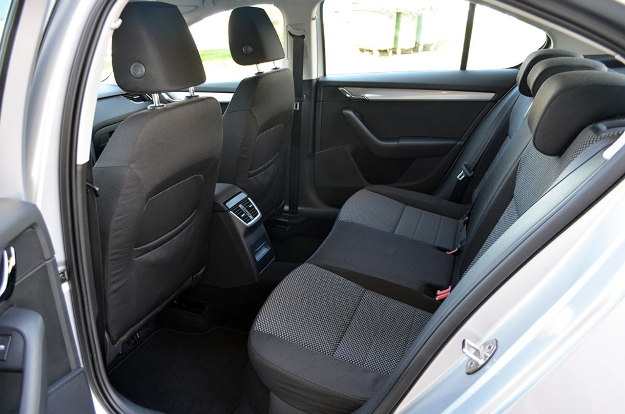 Skoda Octavia 1.6 Tdi 105cv Ambition - Foto 9