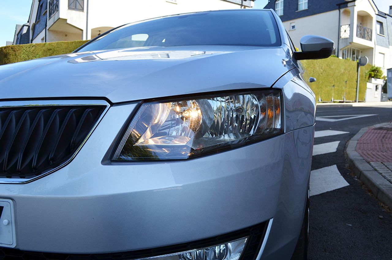 Skoda Octavia 1.6 Tdi 105cv Ambition - Foto 40