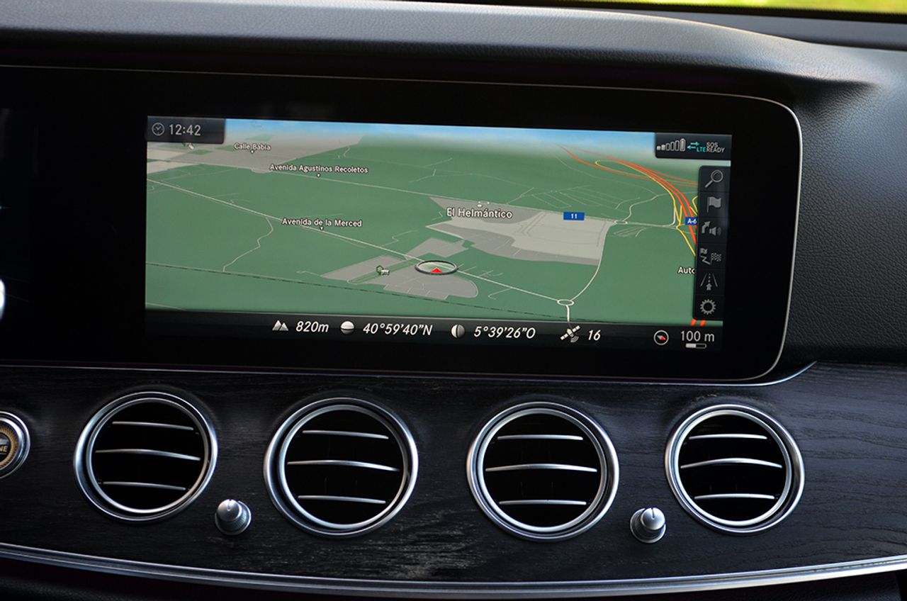 Mercedes Clase E 350d 4MATIC 9G-Tronic 258cv AMG - Foto 17