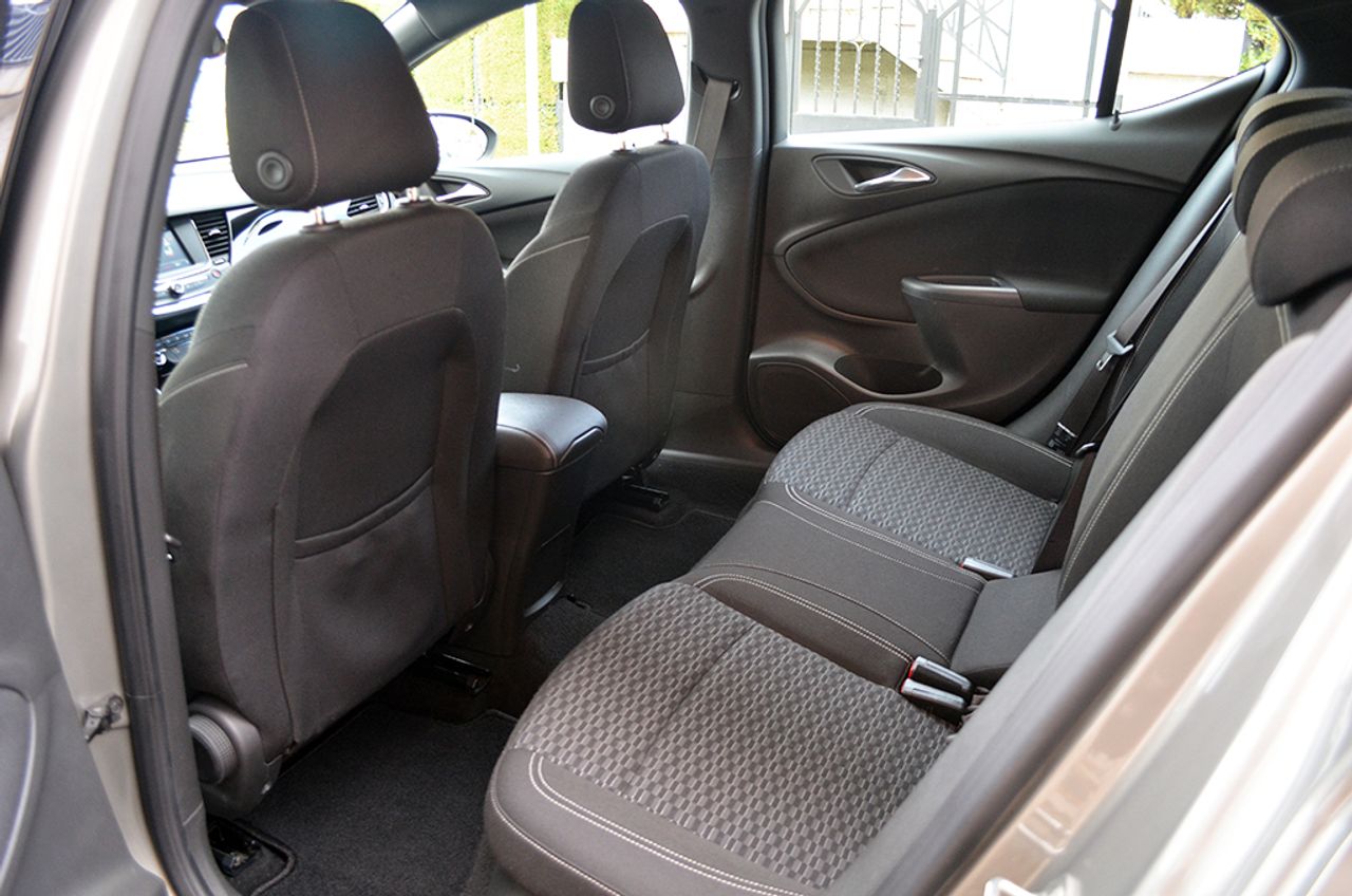 Opel Astra 5p Dynamic 1.6 CDTI 81 kW (110 CV) - Foto 9