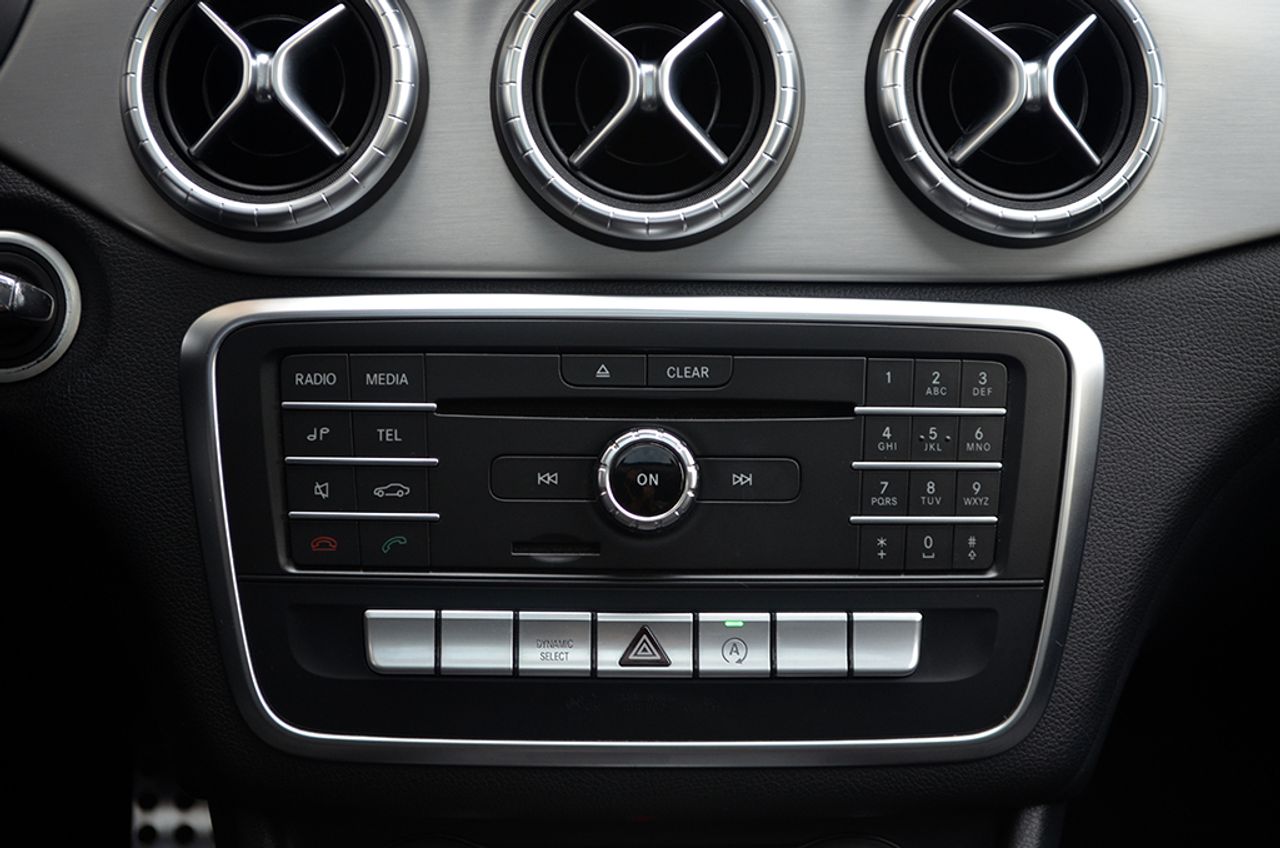 Mercedes Clase CLA 200d 136cv AMG - Foto 16