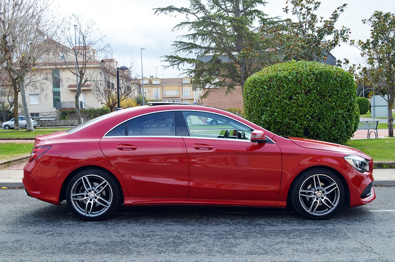 Mercedes Clase CLA 200d 136cv AMG - Foto 5