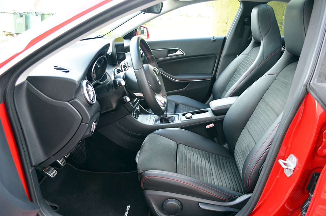 Mercedes Clase CLA 200d 136cv AMG - Foto 8