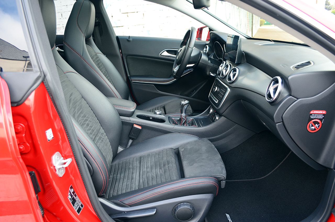 Mercedes Clase CLA 200d 136cv AMG - Foto 13