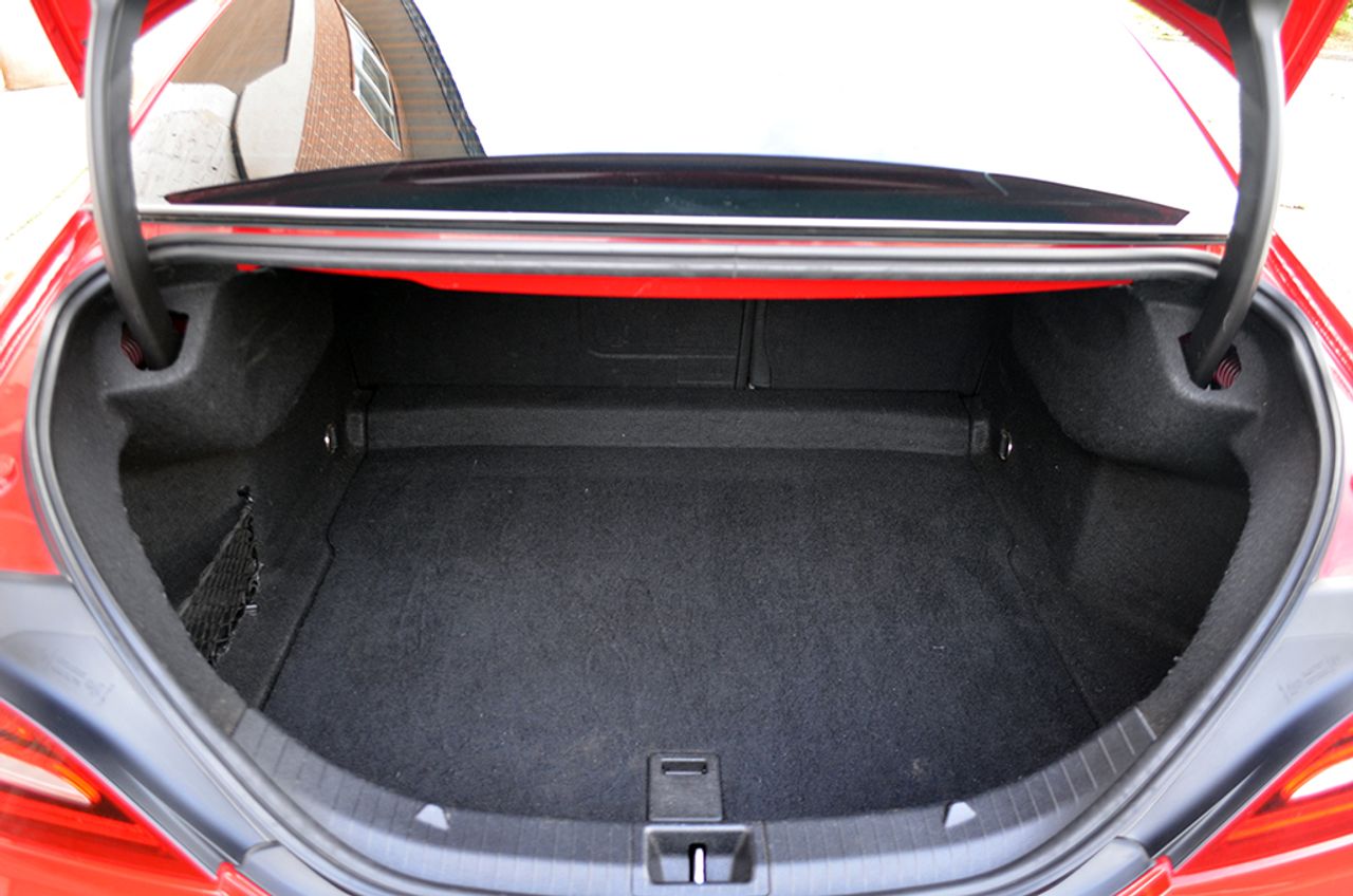 Mercedes Clase CLA 200d 136cv AMG - Foto 10