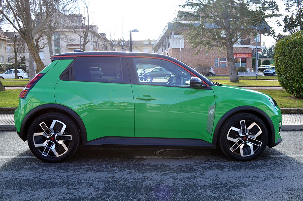 Renault 5 E-Tech Techno 150cv Autonomía Confort 52kWh - Foto 5