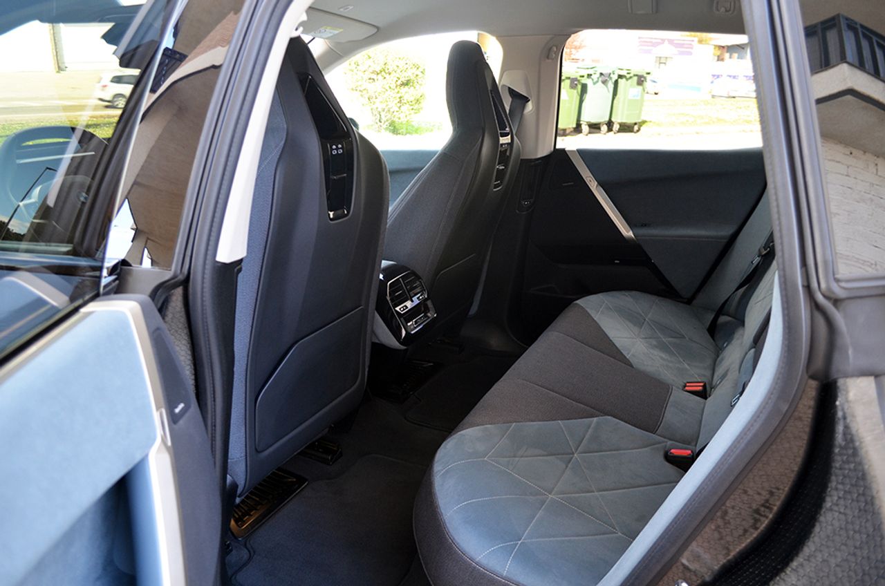 BMW iX xDrive50 523cv 111kWh - Foto 9