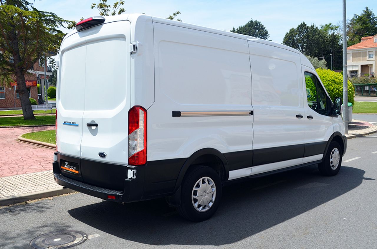 Ford Transit e-Transit 350 L3 BEV 75 kWh 184cv RWD - Foto 4