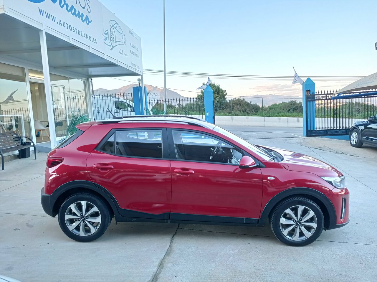 kia stonic 2023 / foto grande (2)