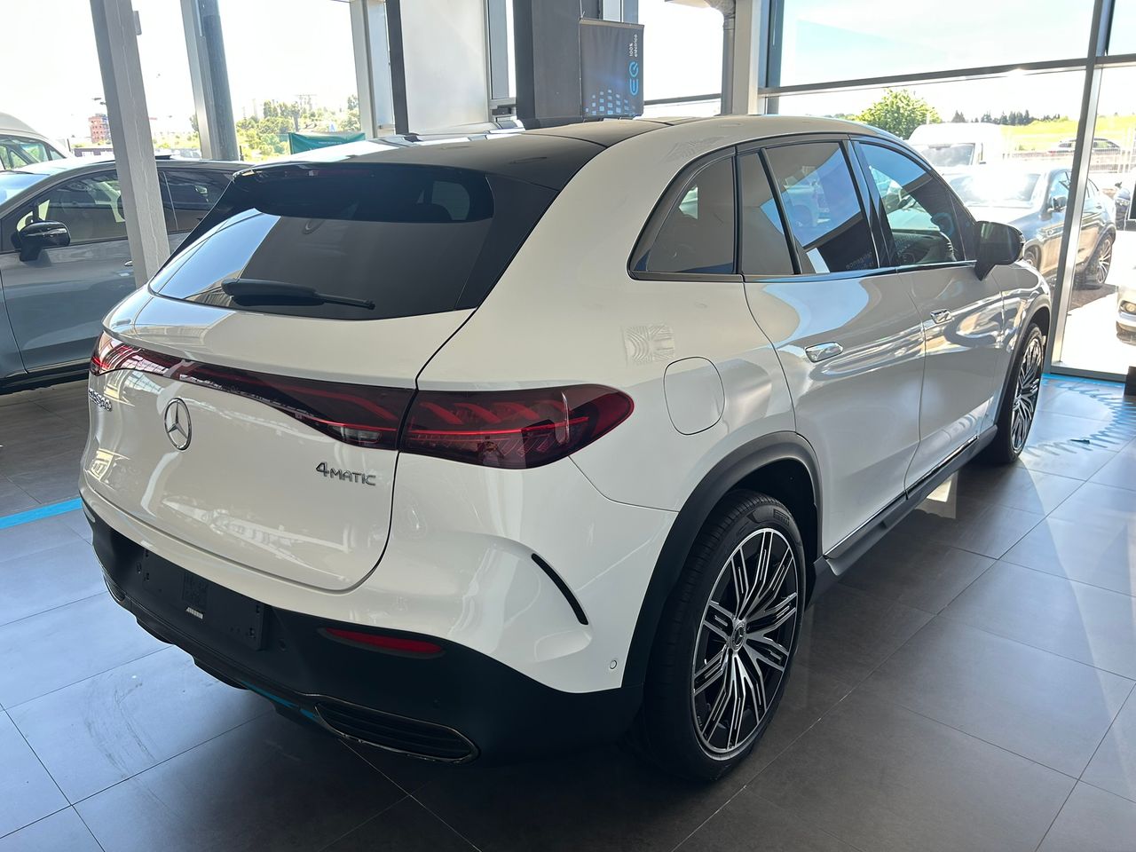 mercedes eqe 2025 / foto grande (3)
