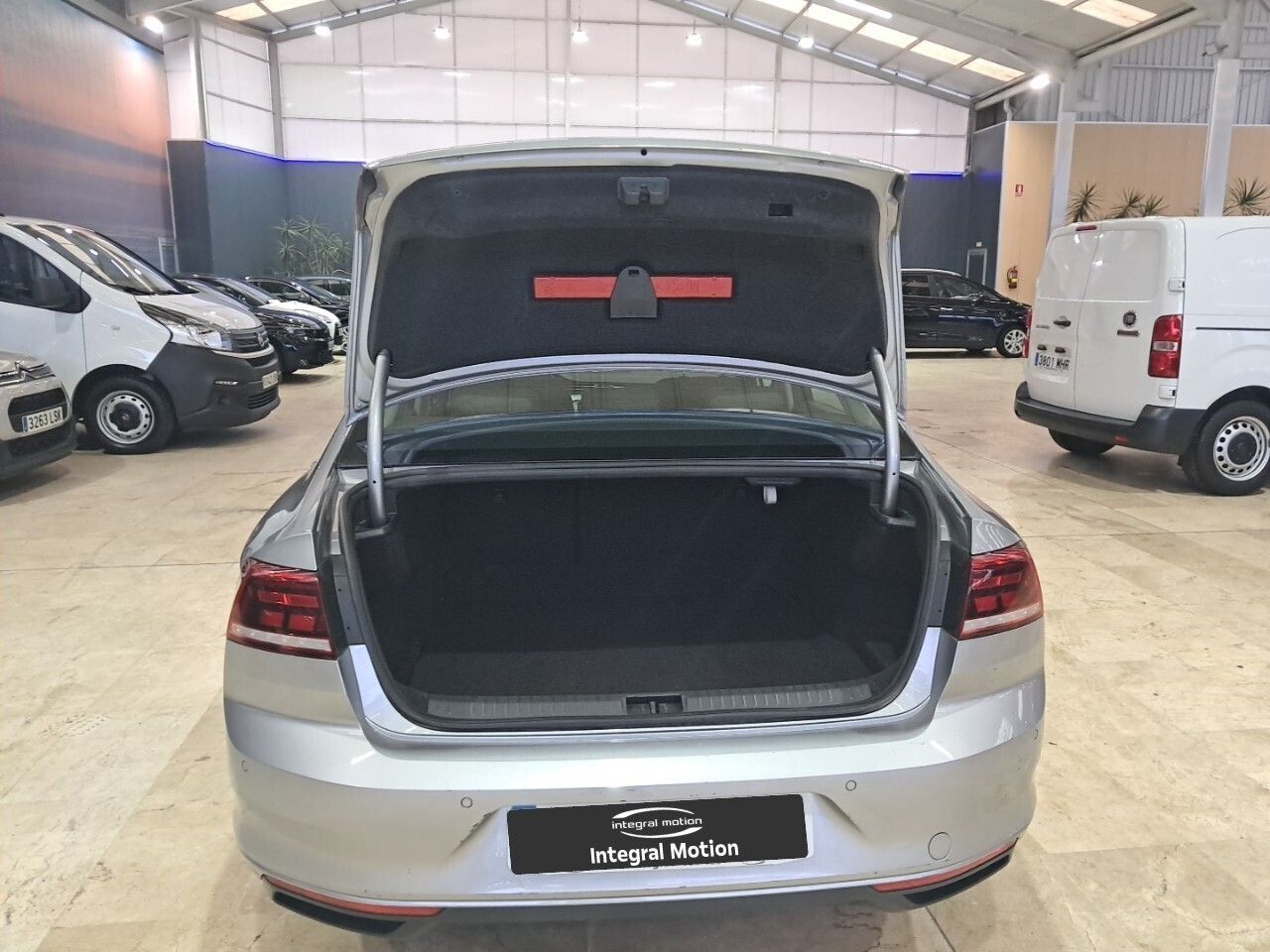 Volkswagen Passat Business 1.6 TDI 88kW (120CV) DSG - foto 30