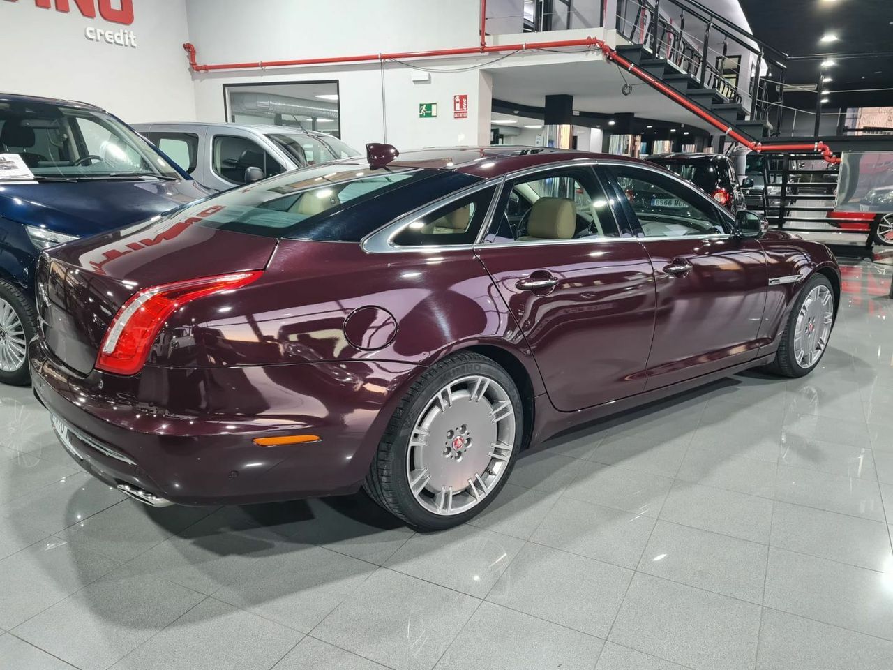 Jaguar XJ Jaguar XJ 3.0 d Luxury 300Hp Pano Virtual Meridian LED-Xenon Leaher Navi Camera KeylessGo Klima PDC ...  - Foto 2