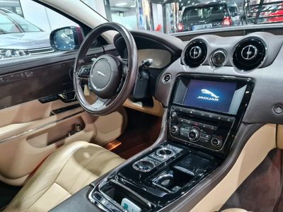 Jaguar XJ Jaguar XJ 3.0 d Luxury 300Hp Pano Virtual Meridian LED-Xenon Leaher Navi Camera KeylessGo Klima PDC ... 