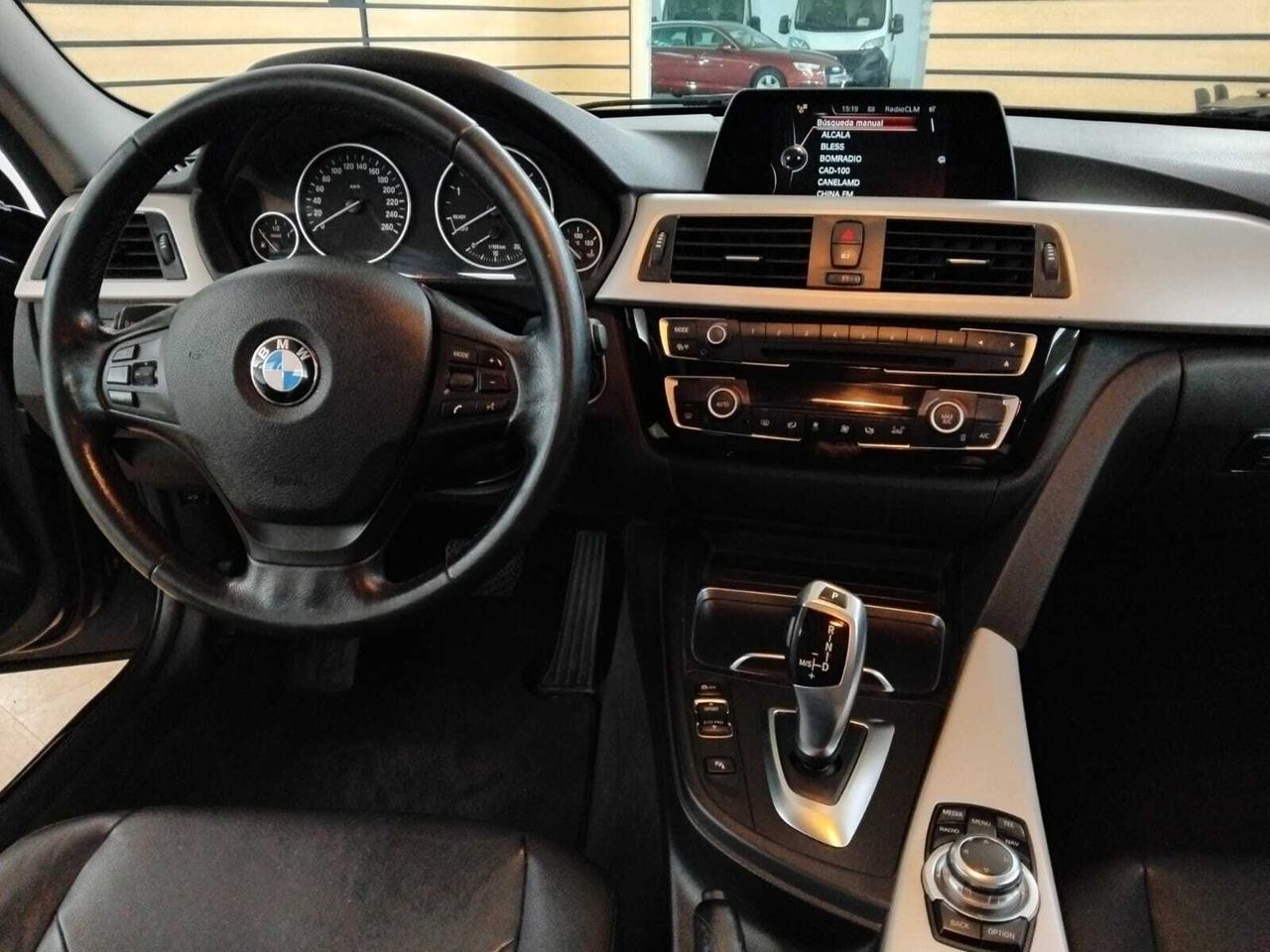 BMW Serie 3 TOURING 318D  - Foto 2