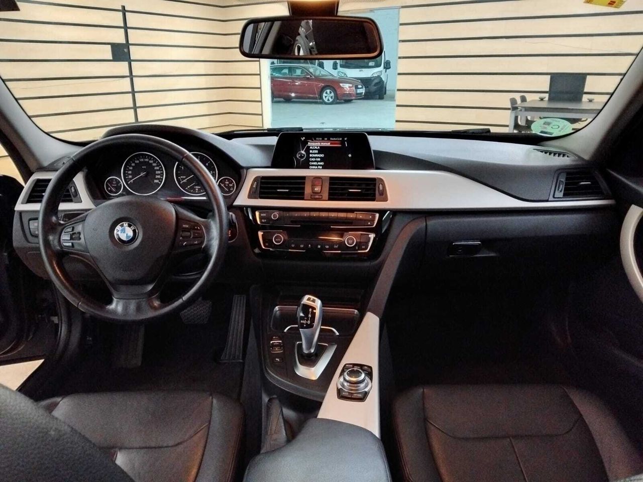 BMW Serie 3 TOURING 318D  - Foto 2